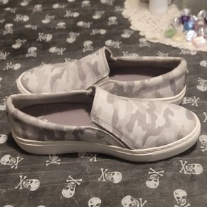 Dr Sholls size 8.5 grey camo slip ons